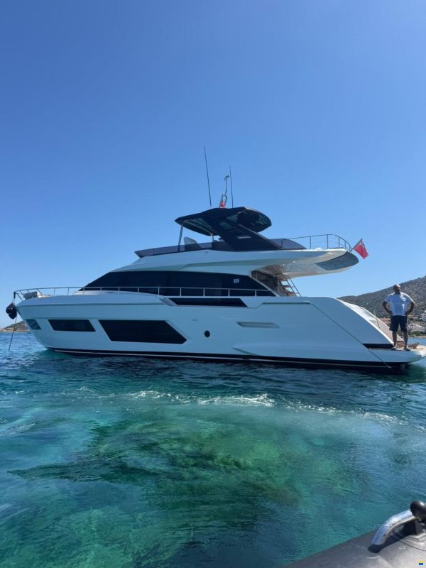 Ferretti 670