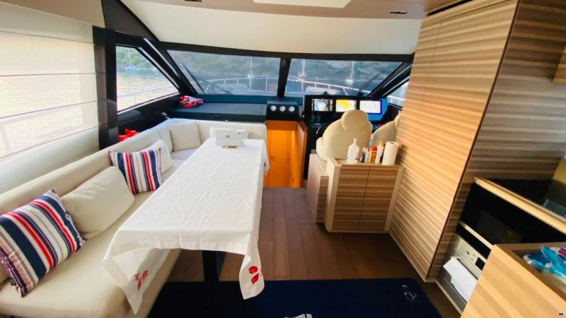 Ferretti 670