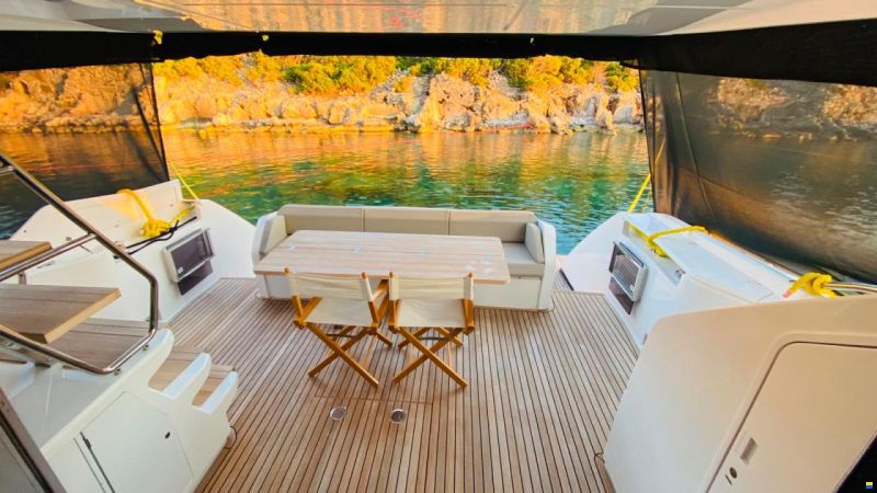 Ferretti 670