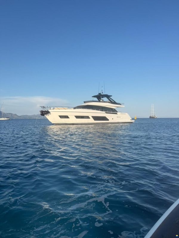 Ferretti 670