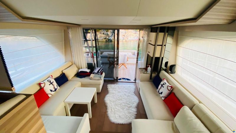 Ferretti 670