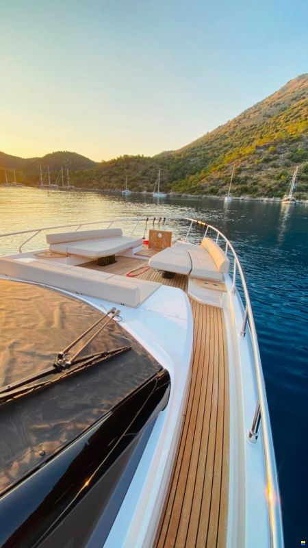 Ferretti 670
