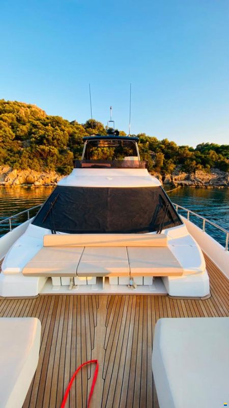 Ferretti 670