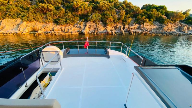 Ferretti 670