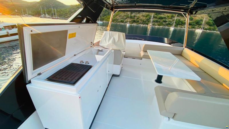 Ferretti 670