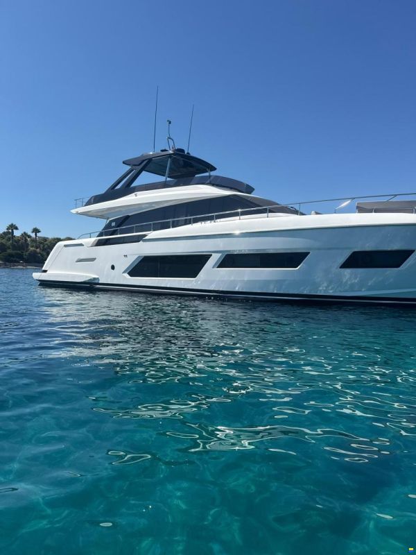 Ferretti 670