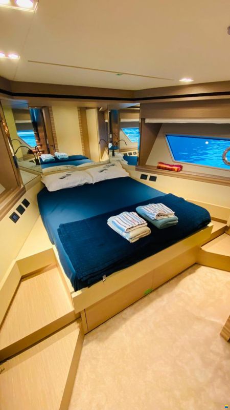 Ferretti 670