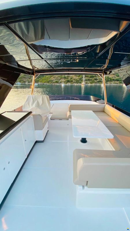 Ferretti 670