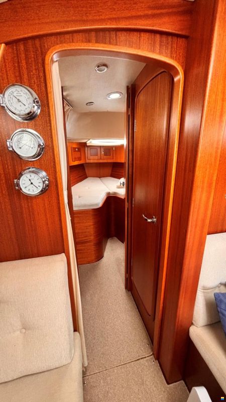 Hallberg-Rassy 37