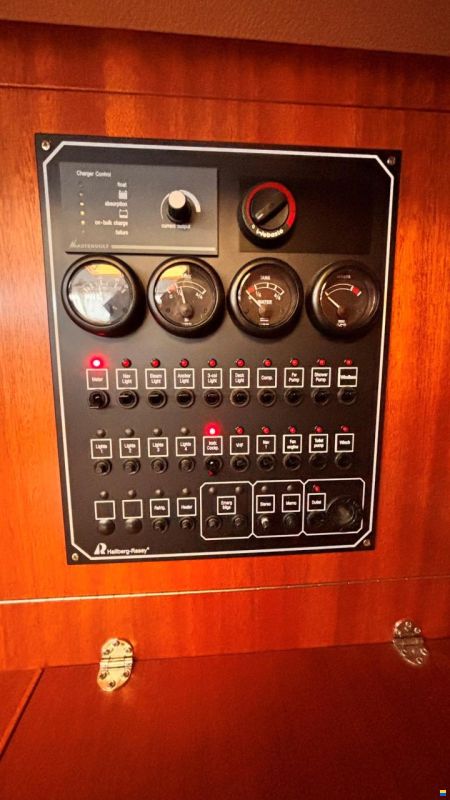 Hallberg-Rassy 37