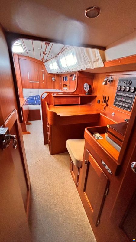 Hallberg-Rassy 37