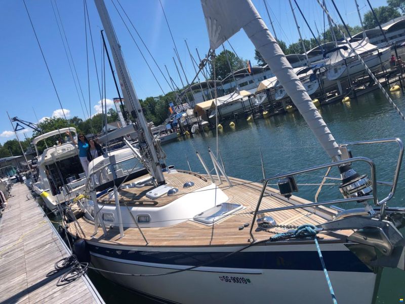 Hallberg-Rassy 37