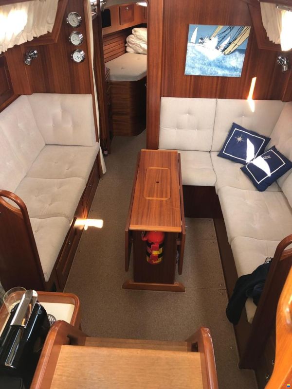 Hallberg-Rassy 37