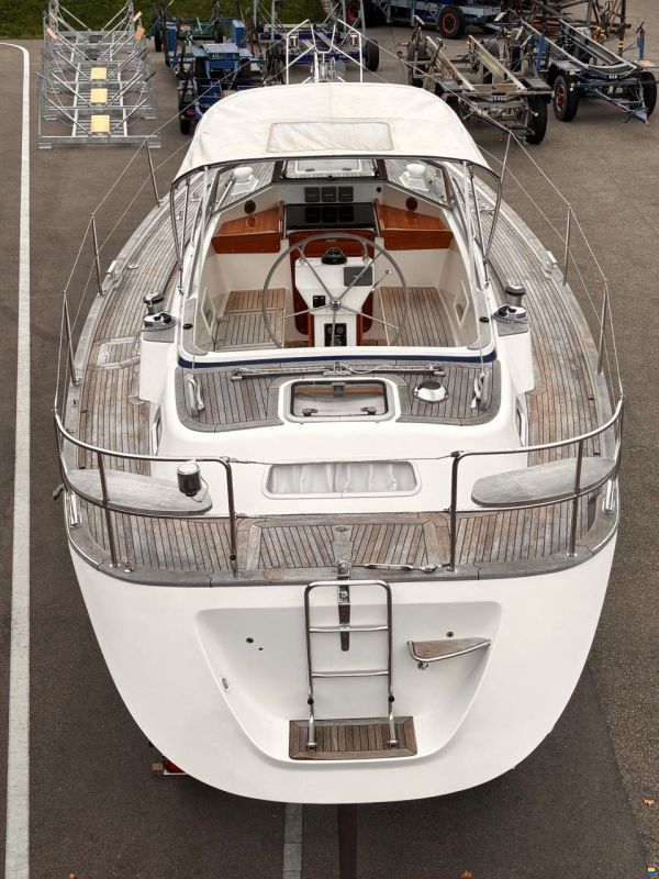 Hallberg-Rassy 37