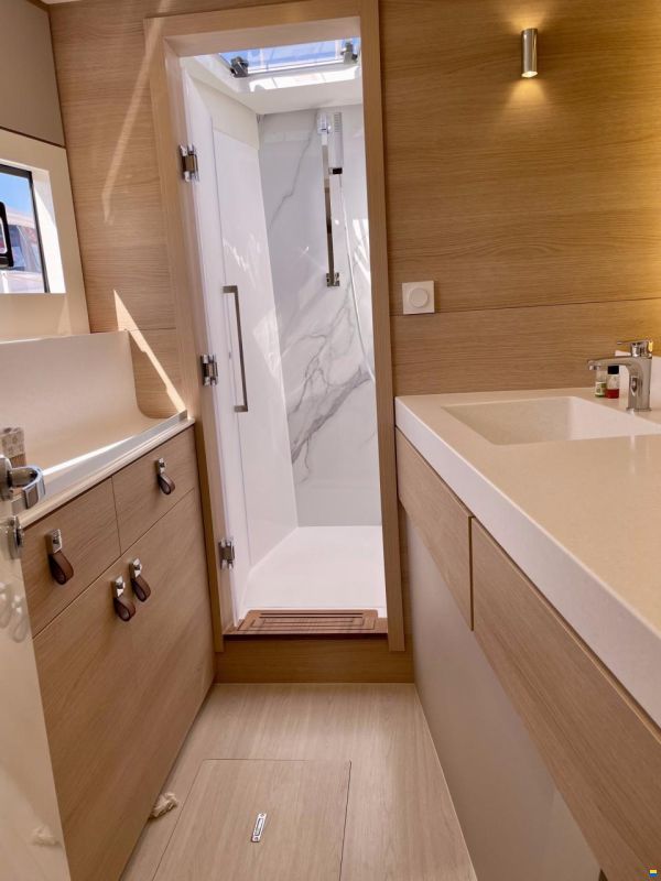 Aventura 47 Explorer