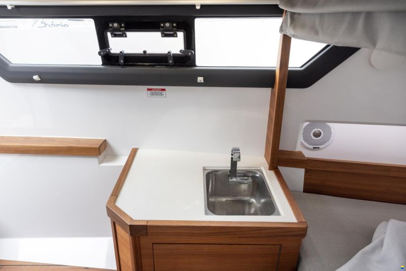 Axopar 37 XC Cross Cabin