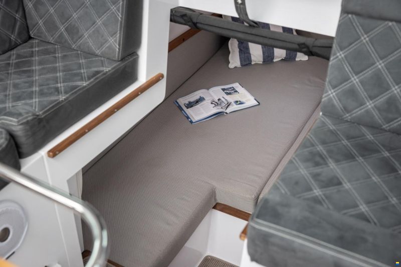 Axopar 37 XC Cross Cabin