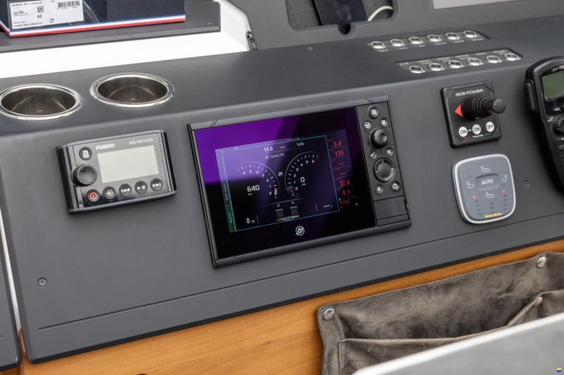 Axopar 37 XC Cross Cabin