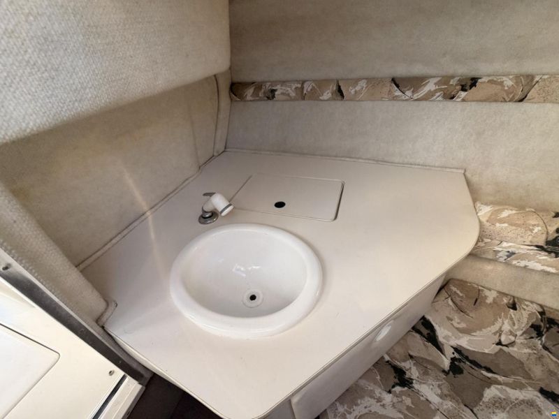 Sea Ray 215 Express Cruiser