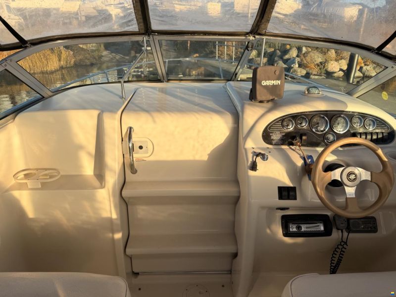 Sea Ray 215 Express Cruiser