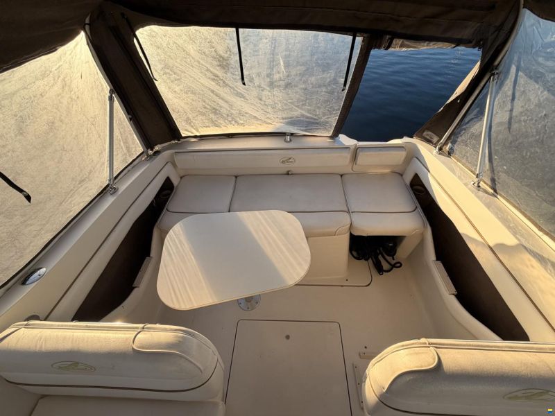 Sea Ray 215 Express Cruiser