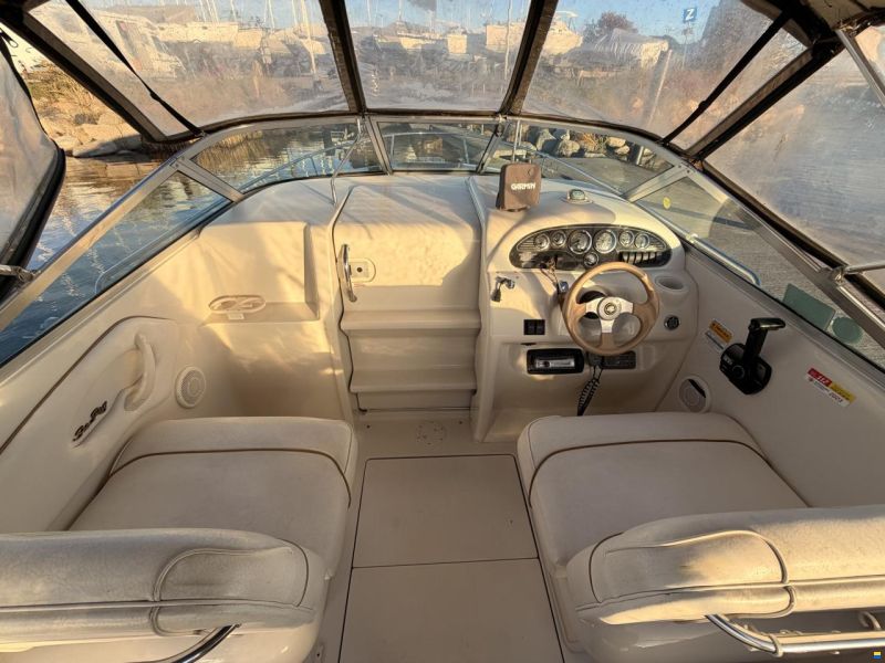 Sea Ray 215 Express Cruiser