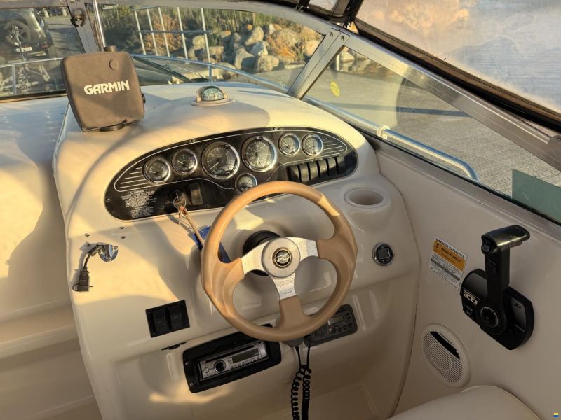 Sea Ray 215 Express Cruiser