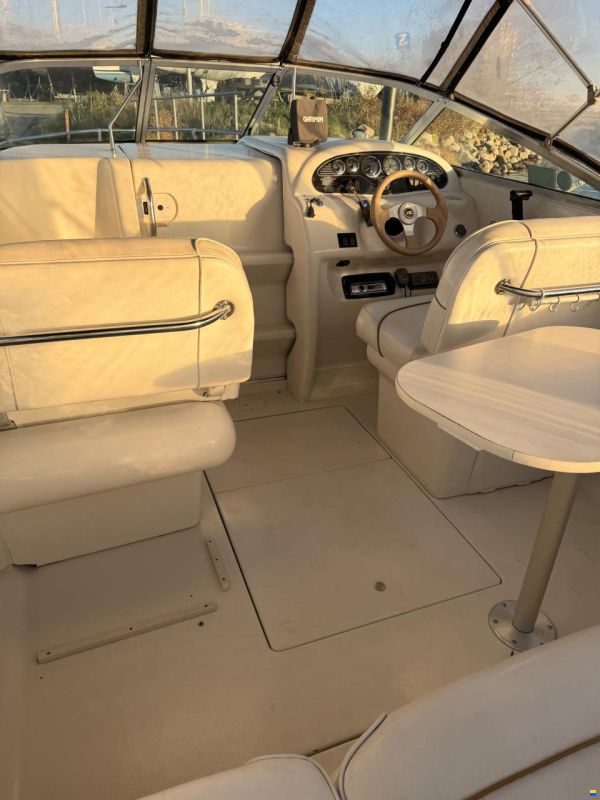 Sea Ray 215 Express Cruiser