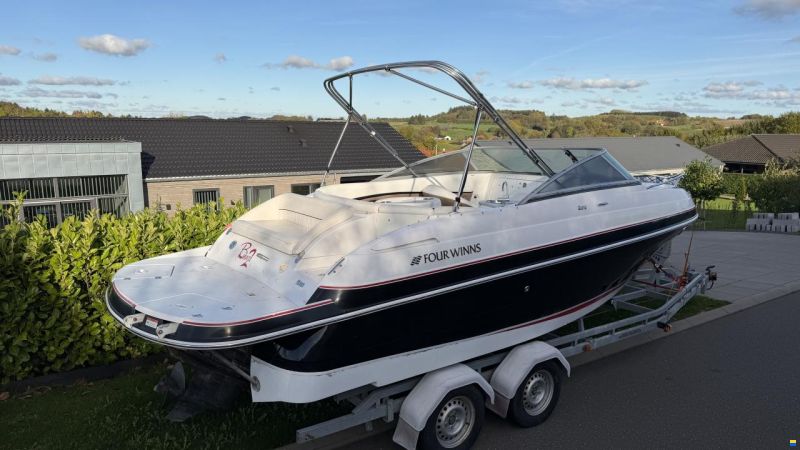 Four Winns 215 sundowner