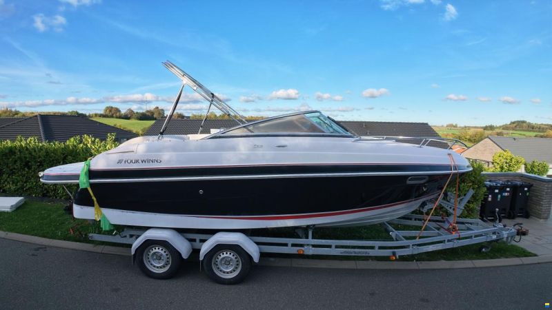 Four Winns 215 sundowner