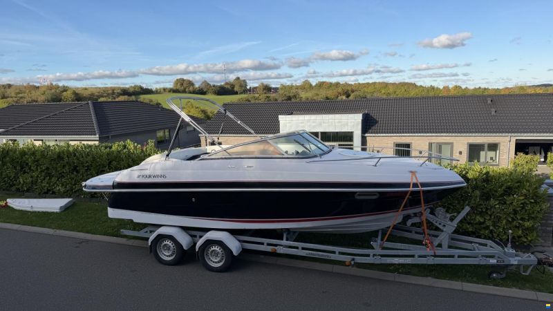 Four Winns 215 sundowner