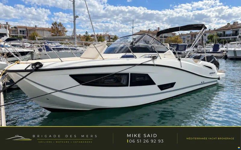 Quicksilver Activ 875 Sundeck
