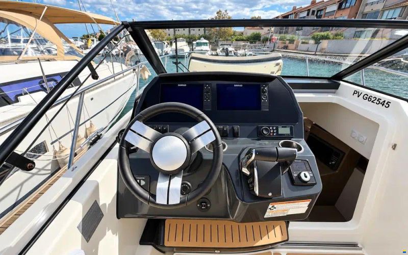 Quicksilver Activ 875 Sundeck