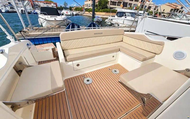 Quicksilver Activ 875 Sundeck