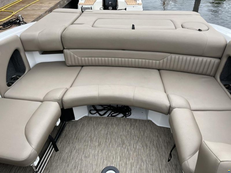 Rinker 23QX