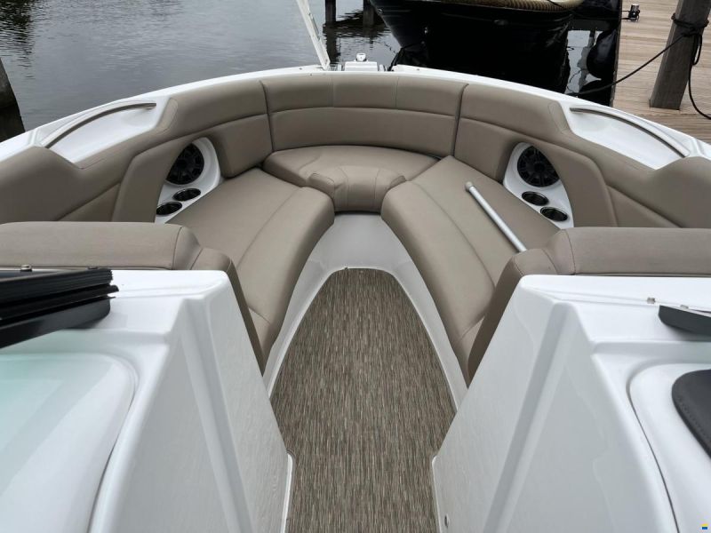 Rinker 23QX