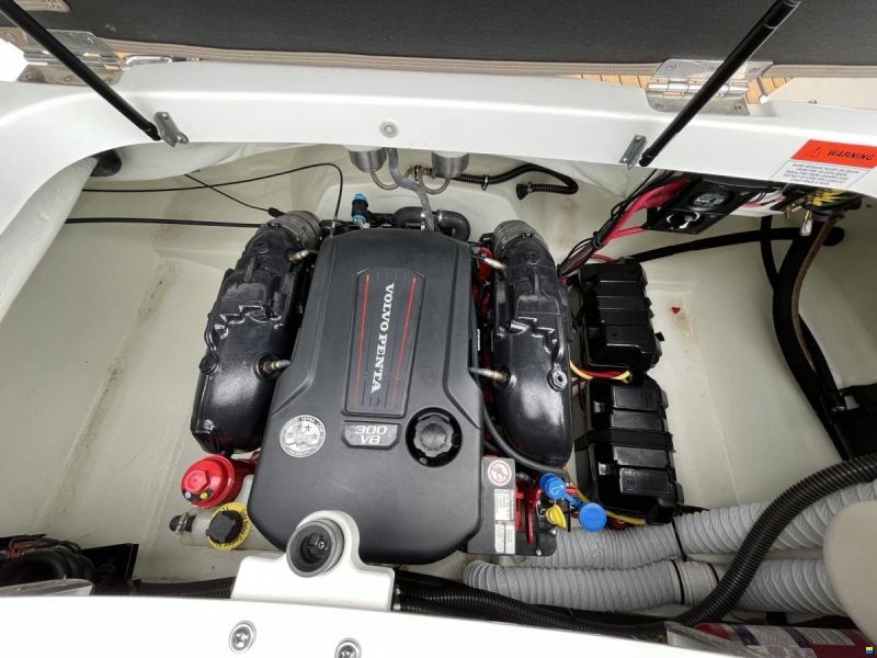 Rinker 23QX