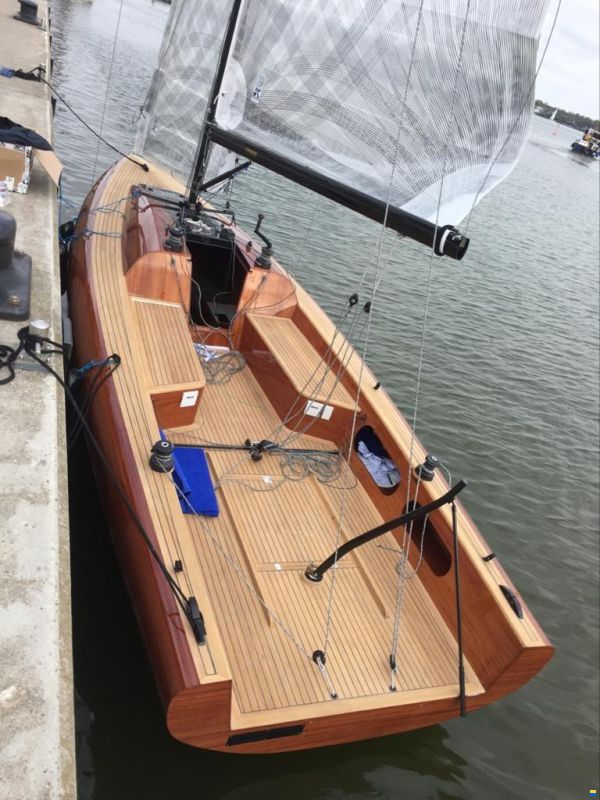 LA 28 Daysailer