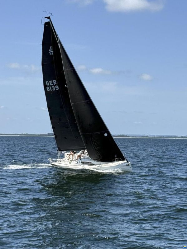 J Boats J/88