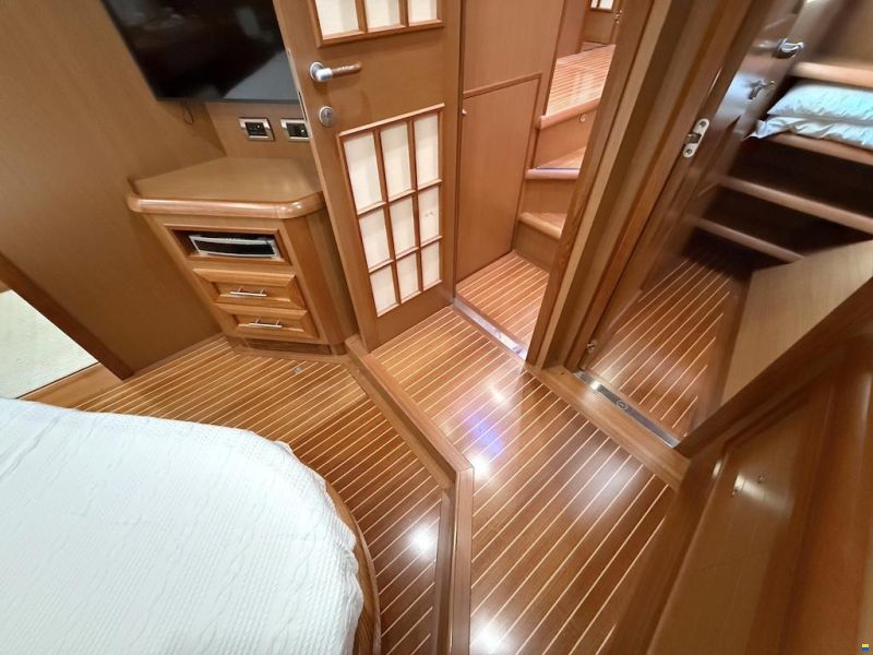 Mochi Craft Dolphin 64 Sun Top