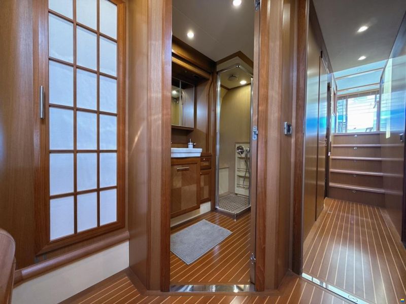 Mochi Craft Dolphin 64 Sun Top
