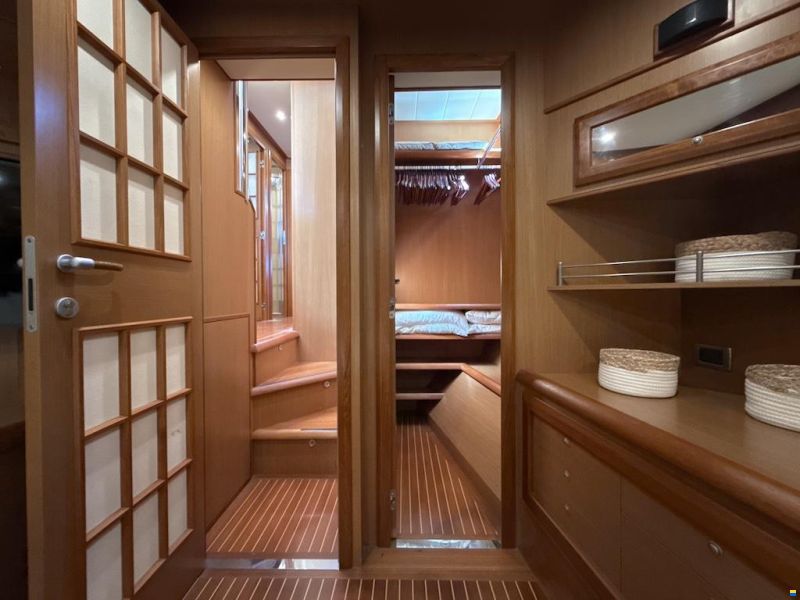 Mochi Craft Dolphin 64 Sun Top
