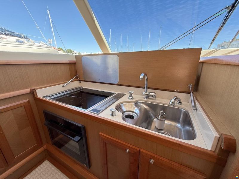 Mochi Craft Dolphin 64 Sun Top