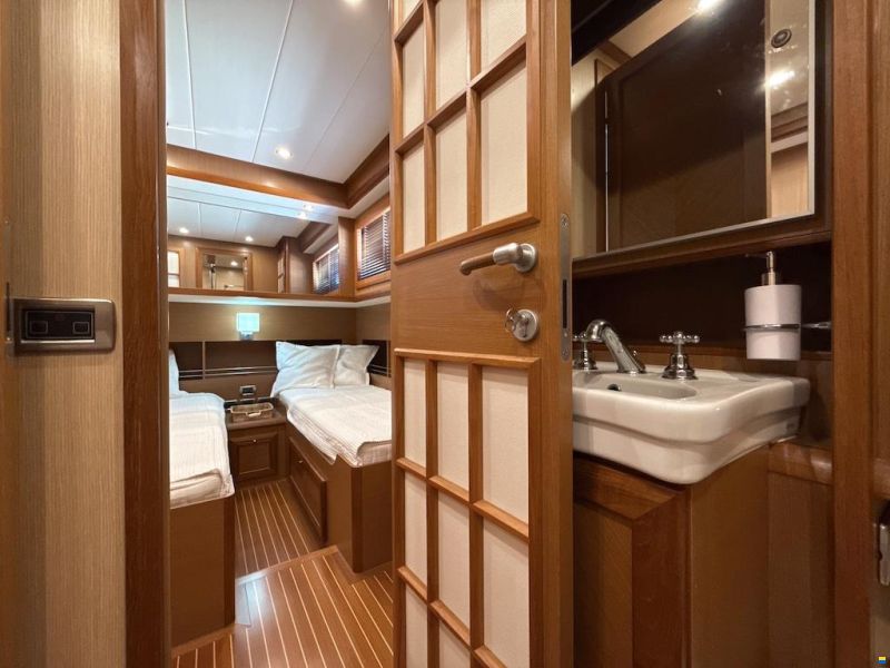 Mochi Craft Dolphin 64 Sun Top