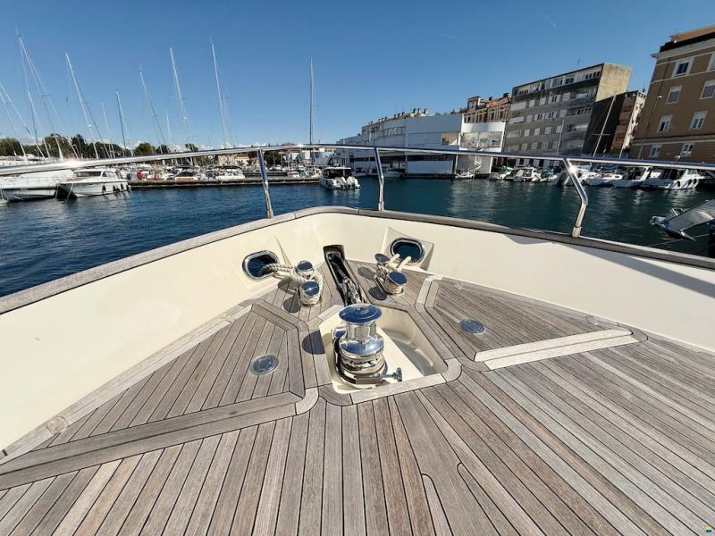 Mochi Craft Dolphin 64 Sun Top
