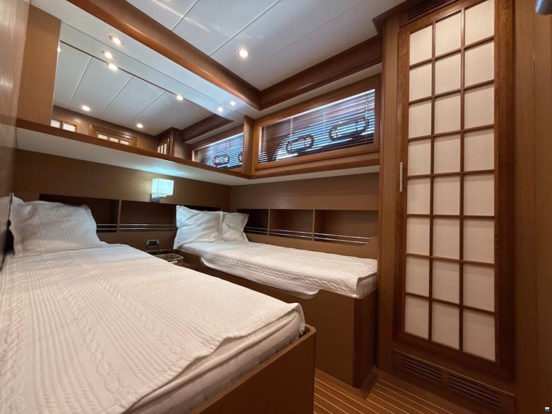 Mochi Craft Dolphin 64 Sun Top
