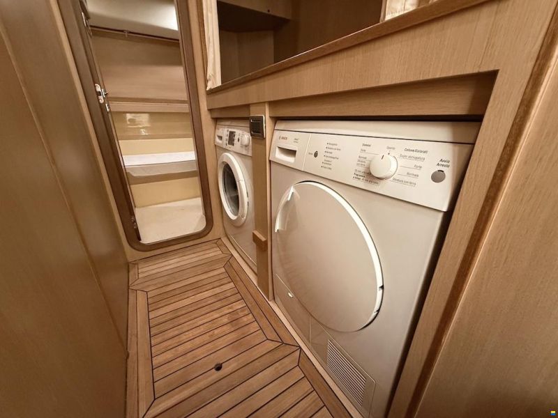 Mochi Craft Dolphin 64 Sun Top