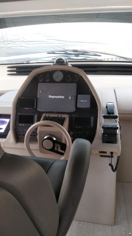 Pershing 76
