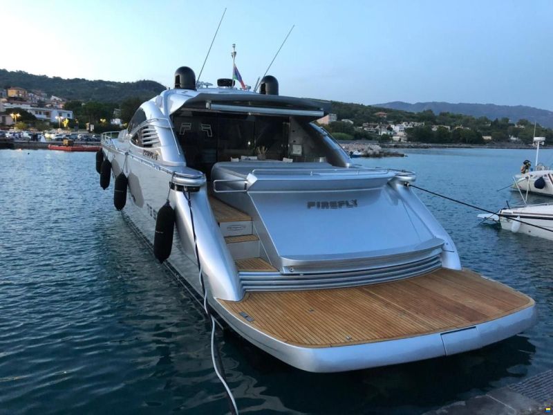 Pershing 76