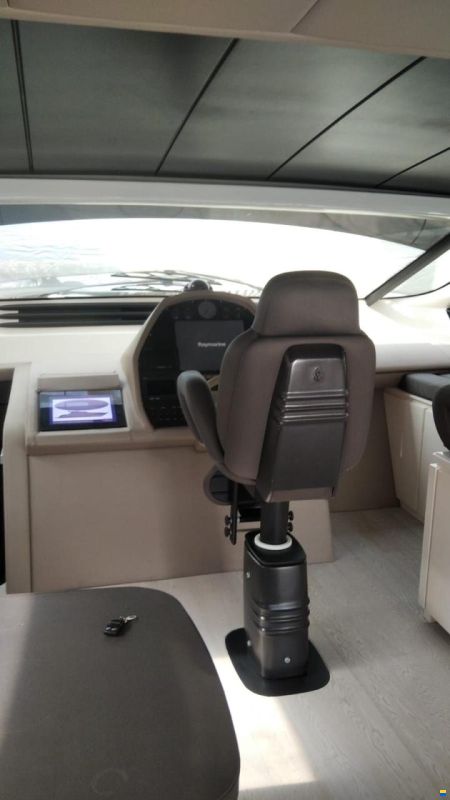 Pershing 76